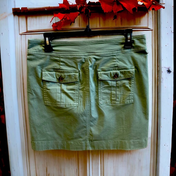 Size 4 olive green Vineyard Vine skirt - Picture 2 of 3